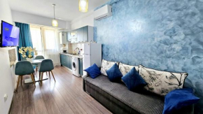 Luxurious Azure Apartment near Palas Mall